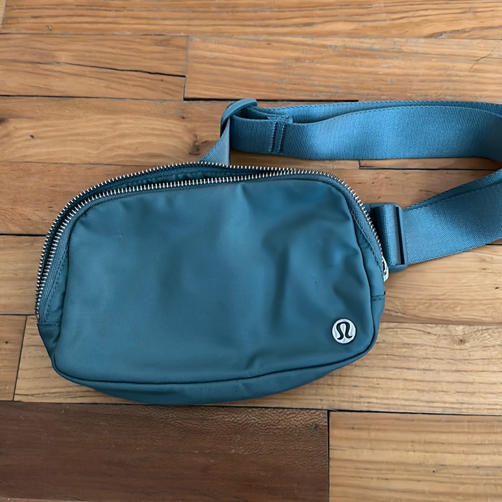 Lululemon Everywhere Belt Bag 1L